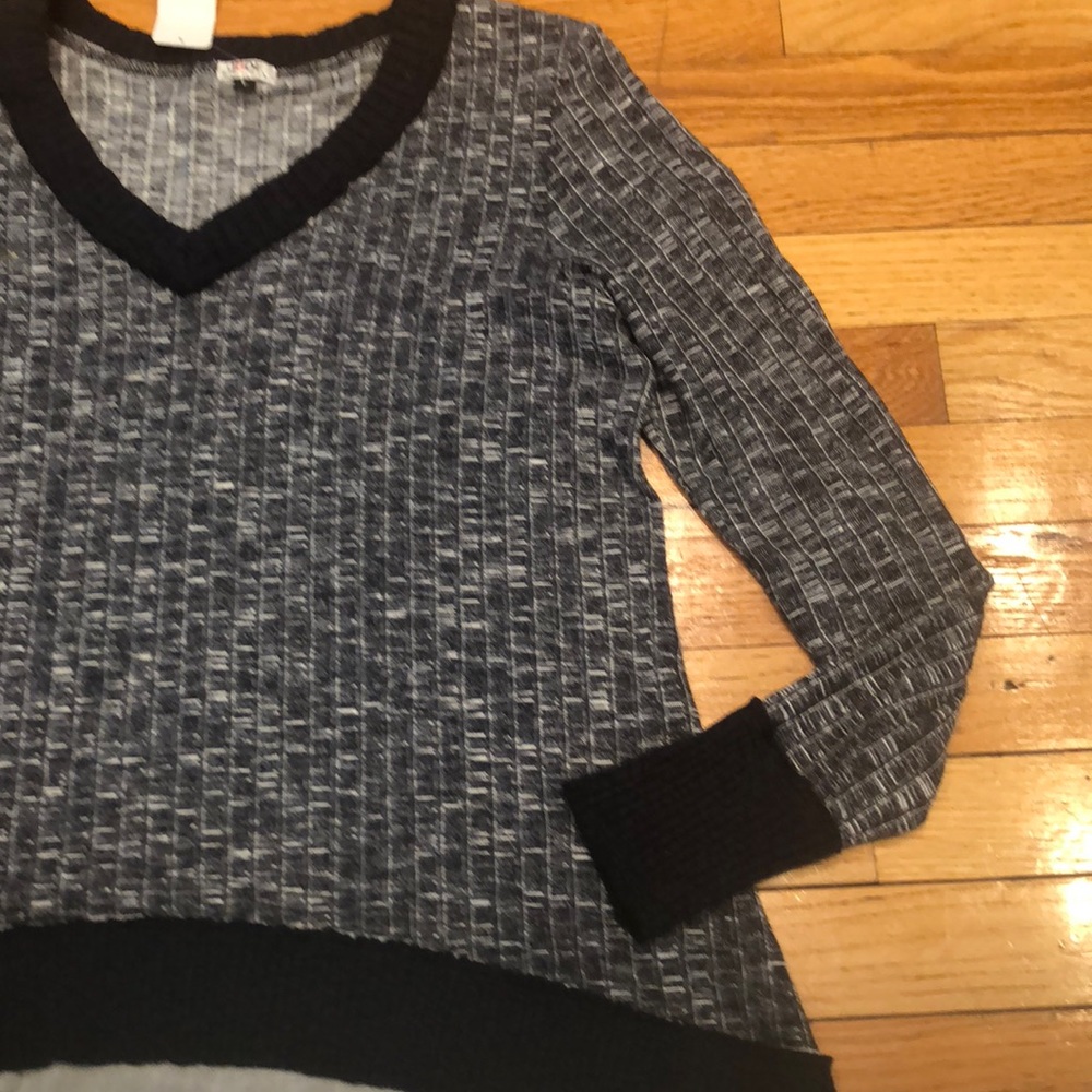 NWT BOUTIQUE DESIGNER JUDE SWEATER W/Net hem - Picture 3 of 8